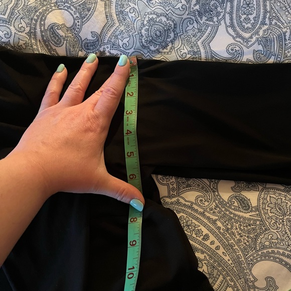 Plus size, sleek black cropped shawl - Picture 4 of 5